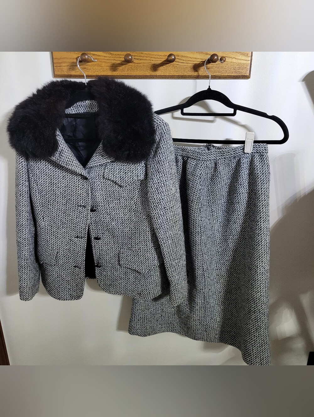Women's Devon Hall Gray Tweed Jacket & Skirt Set w/ Black Faux-Fur Collar, Sz 12